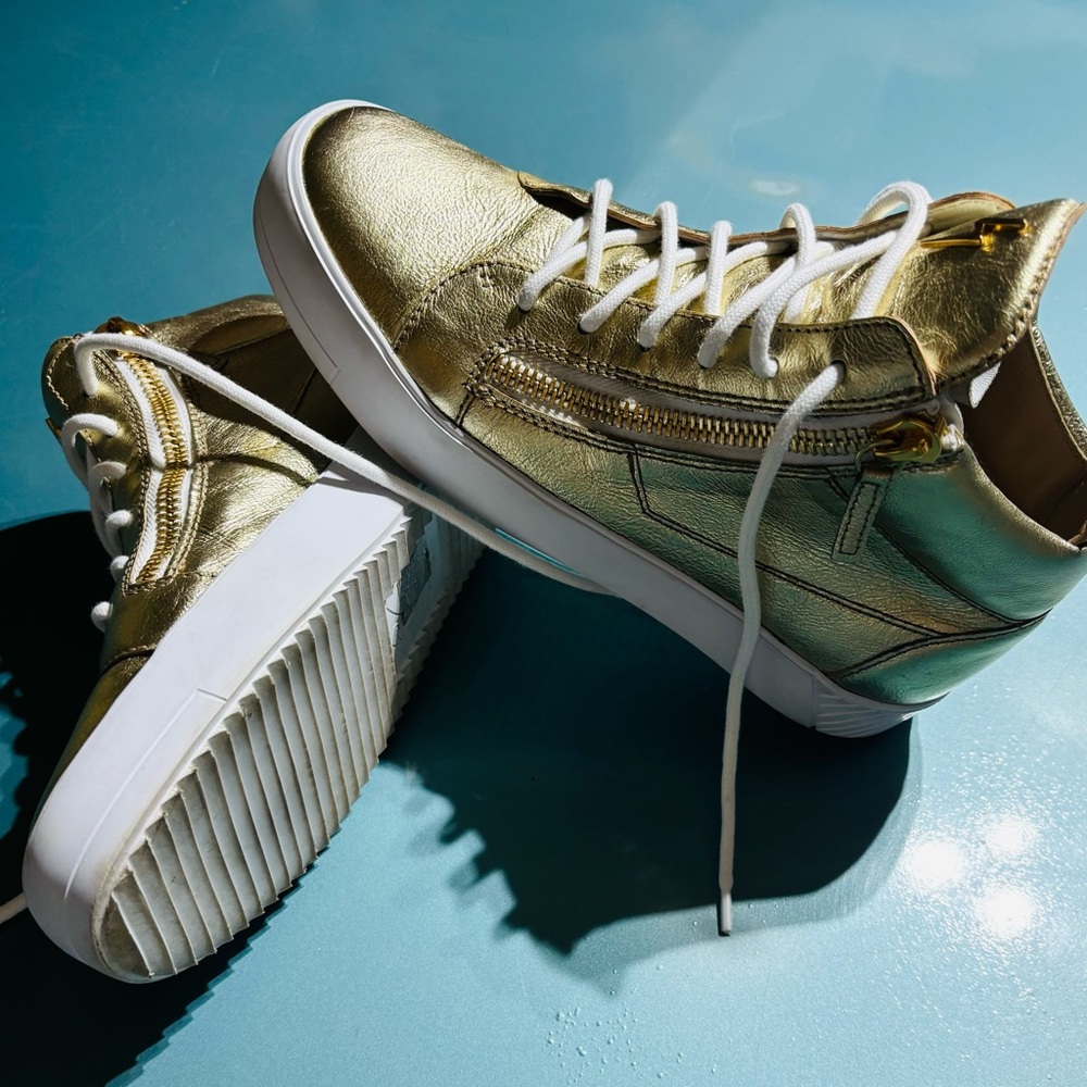 Mid-top lace-up sneakers in Gold leather with two side zips and rubber sole. - Picture 2 of 5